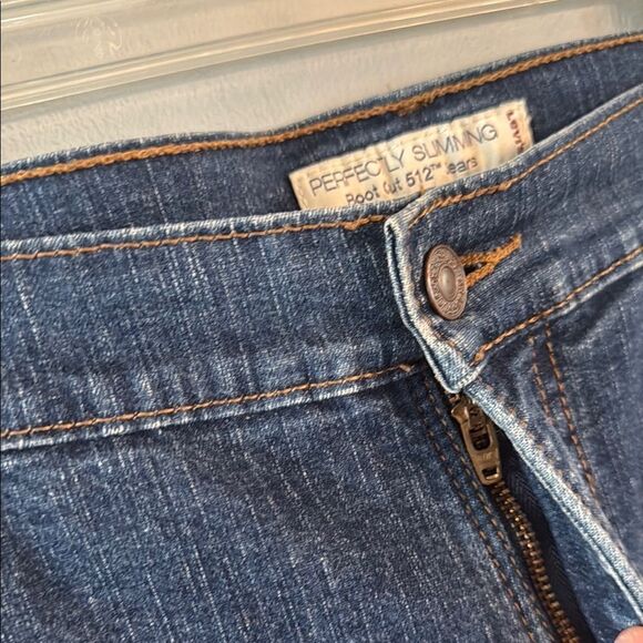 Levi’s women’s 18 short Perfectly Slimming Boot Cut 512 Jeans - Picture 6 of 12